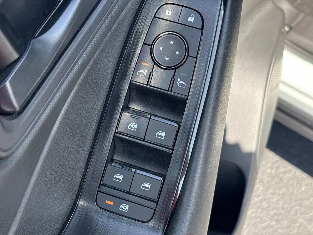Used 2025 Nissan Rogue S FWD image 26