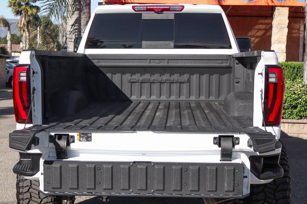 Used 2024 GMC Sierra 2500 Denali Ultimate AWD/4WD image 9