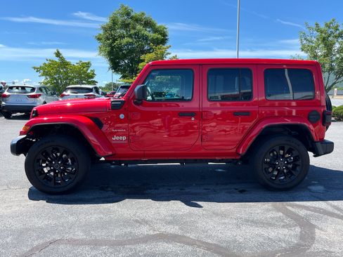 Used 2024 Jeep Wrangler Unlimited Sahara w/ Technology Group AWD/4WD image 10