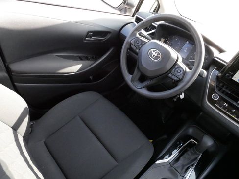 Certified 2025 Toyota Corolla LE image 9