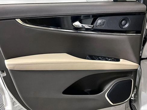 Used 2021 Lincoln Nautilus Reserve w/ Equipment Group 201A image 20