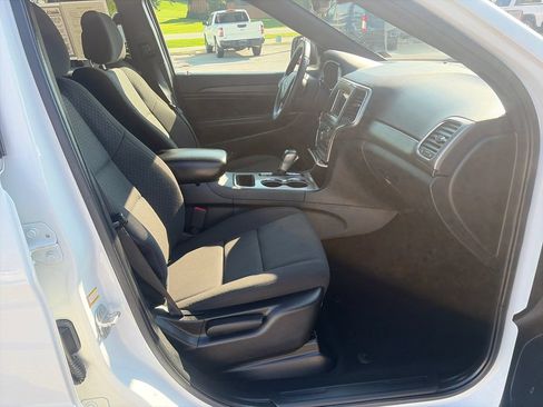 Used 2020 Jeep Grand Cherokee Laredo AWD/4WD image 41