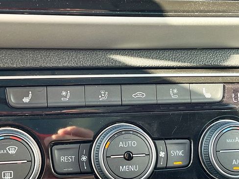 Used 2021 Volkswagen Atlas SEL Premium image 21