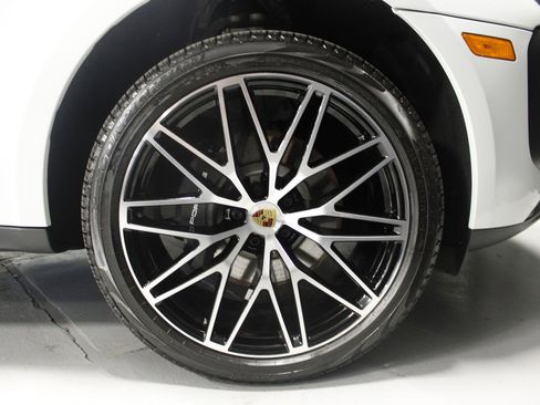 New 2026 Porsche Macan AWD/4WD image 19