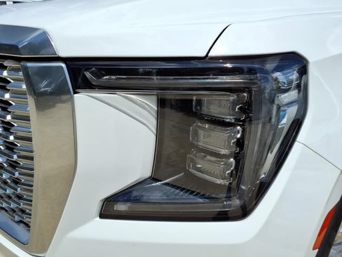 Used 2022 GMC Yukon XL Denali RWD image 5