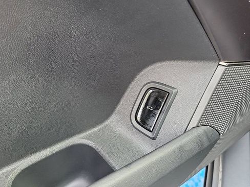 Used 2025 Cadillac Lyriq Sport image 18