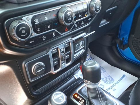 Certified 2020 Jeep Gladiator Overland AWD/4WD image 22