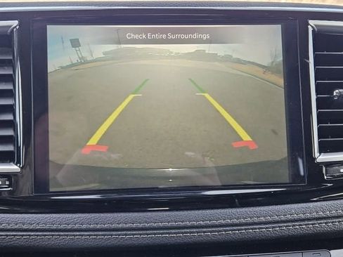 Used 2023 Chrysler Pacifica Limited image 18