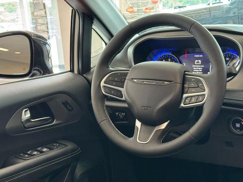 New 2027 Chrysler Pacifica Select w/ Family Tech Group FWD image 11