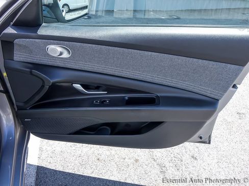 Used 2023 Hyundai Elantra Limited FWD image 23