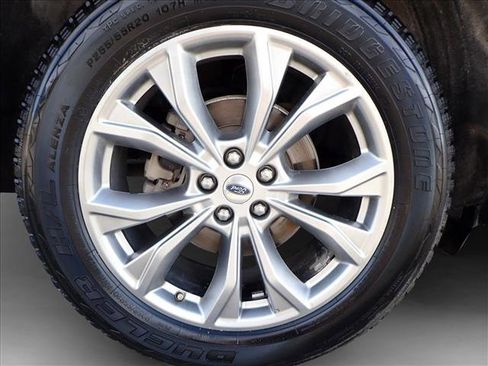 Used 2020 Ford Explorer XLT w/ Equipment Group 202A image 7