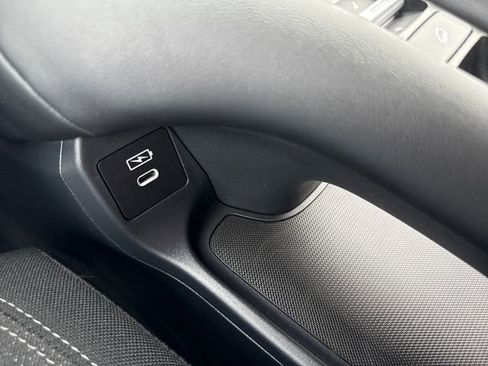 Certified 2025 Honda HR-V LX image 30