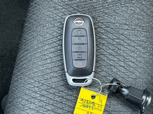 Used 2025 Nissan Rogue SV FWD image 31