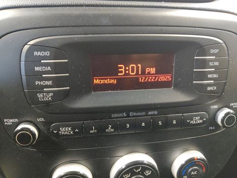 Used 2014 Kia Soul + image 25