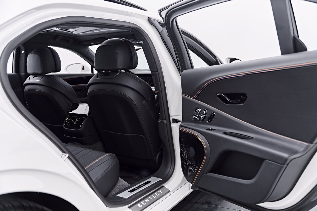 Used 2025 Bentley Flying Spur Plug-In Hybrid AWD/4WD image 26