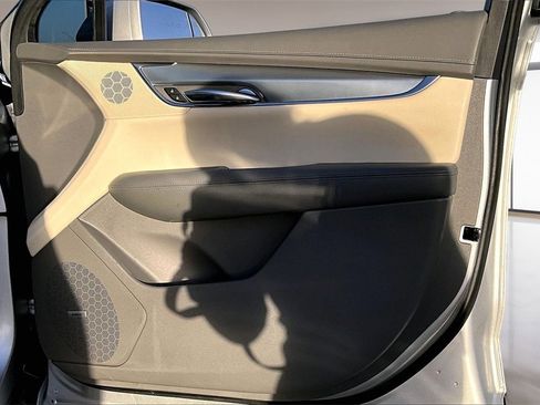 Used 2017 Cadillac XT5 Premium Luxury image 19