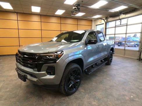 Used 2025 Chevrolet Colorado Z71 w/ Technology Package image 3