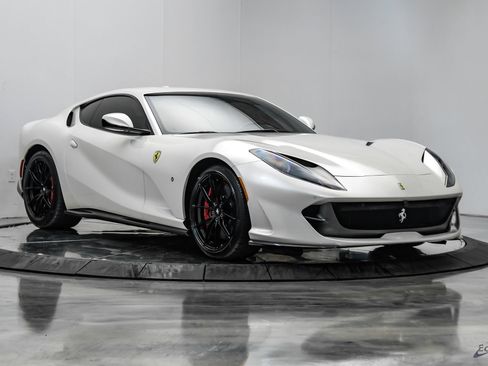 Used 2019 Ferrari 812 Superfast RWD image 28