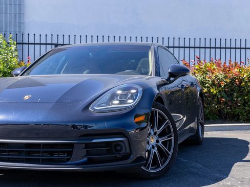 Used 2019 Porsche Panamera 4 image 10