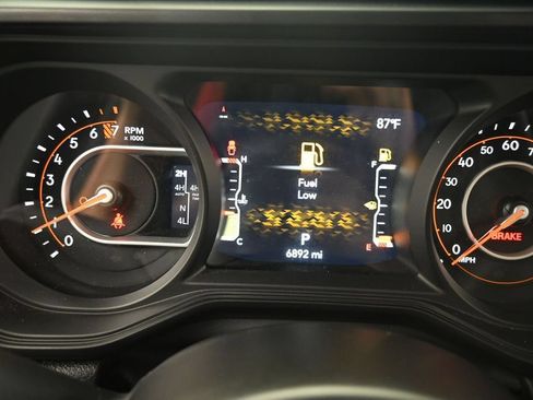 Used 2025 Jeep Gladiator Rubicon AWD/4WD image 19