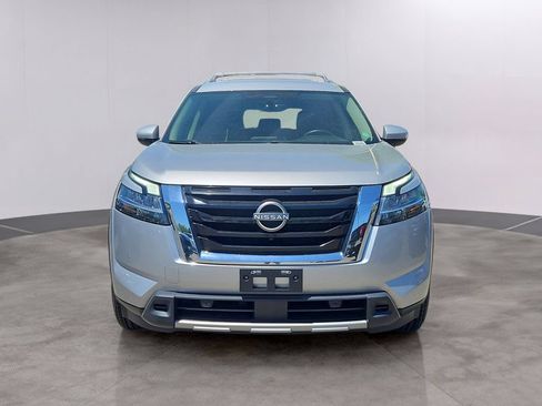 Used 2023 Nissan Pathfinder SL FWD image 2