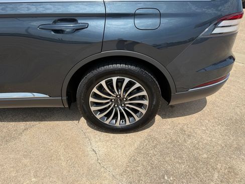 Used 2023 Lincoln Aviator Reserve w/ Elements Package Plus AWD/4WD image 9