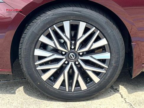 Used 2023 Nissan Altima 2.5 SV w/ SV Premium Package FWD image 4