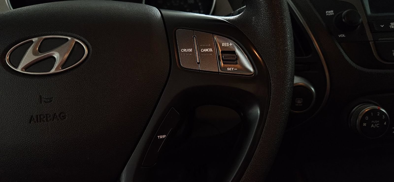 Used 2015 Hyundai Tucson GLS w/ Option Group 02 FWD image 12