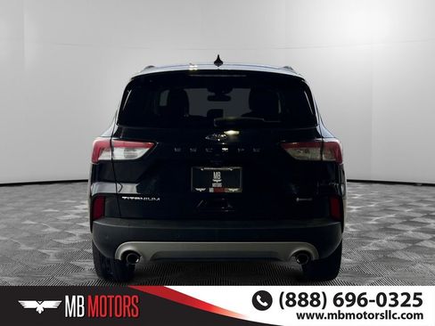 Used 2020 Ford Escape Titanium image 4