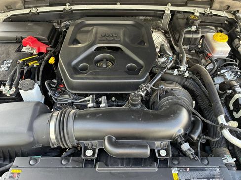 Used 2025 Jeep Wrangler Unlimited Sport AWD/4WD image 31
