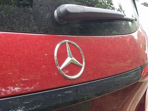 Used 2025 Mercedes-Benz GLC 300 4MATIC image 8