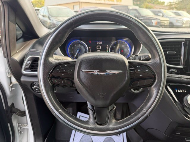 Used 2020 Chrysler Pacifica Limited FWD image 32