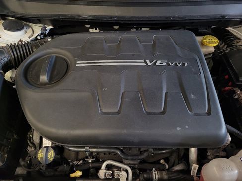 Used 2019 Jeep Cherokee Limited FWD image 30