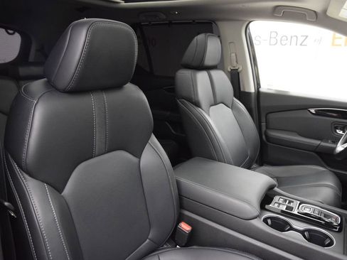 Used 2024 Honda Pilot Touring image 17