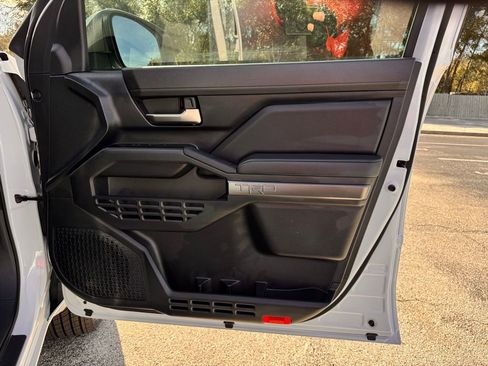 Used 2024 Toyota Tacoma TRD Sport image 33