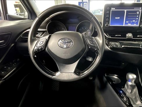 Used 2019 Toyota C-HR XLE image 17