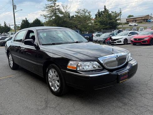 Used 2009 Lincoln Town Car Signature Limited RWD image 3