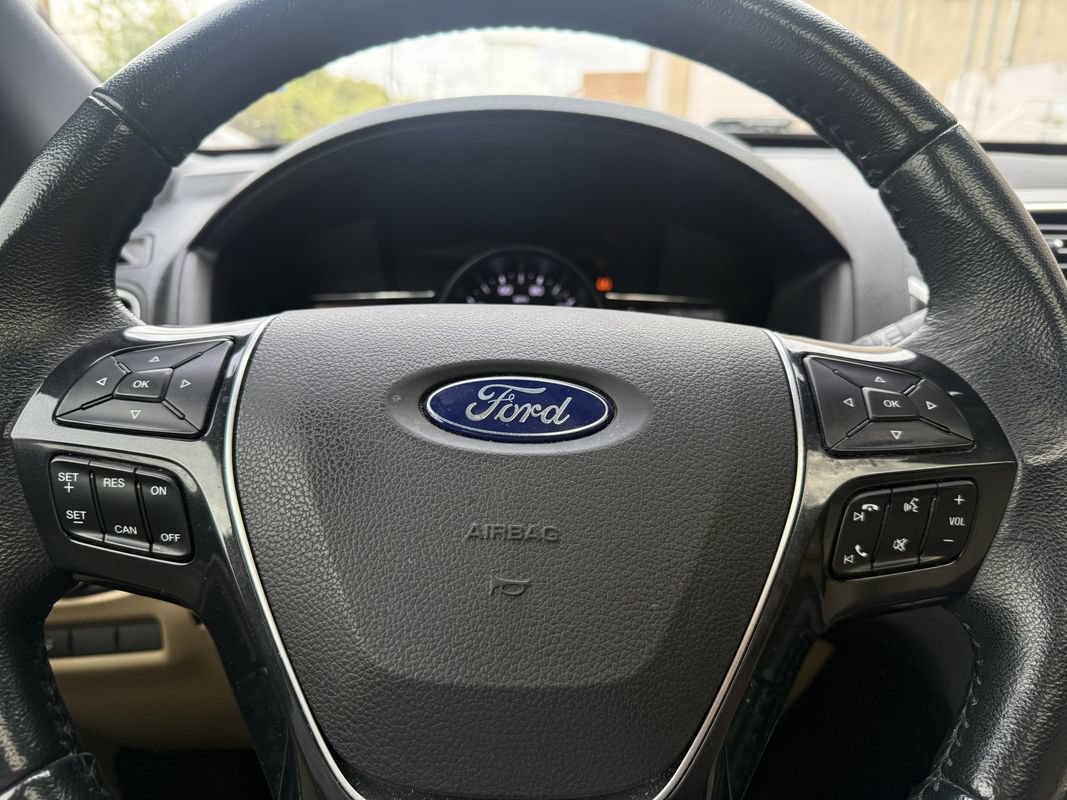 Used 2017 Ford Explorer Limited w/ Equipment Group 301A FWD image 8
