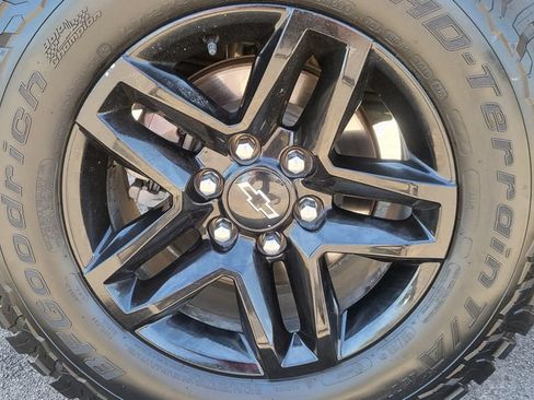Used 2020 Chevrolet Silverado 1500 LT Trail Boss AWD/4WD image 13