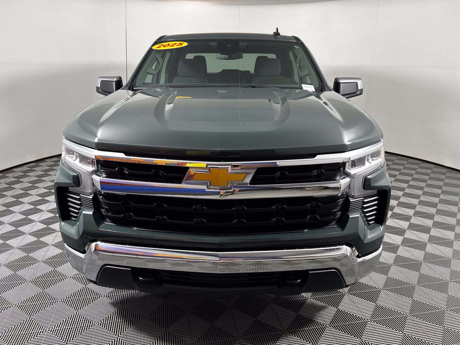Used 2025 Chevrolet Silverado 1500 LT AWD/4WD image 2