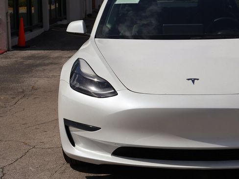 Used 2023 Tesla Model 3 Standard Range image 12