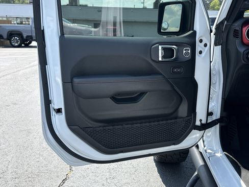 Used 2022 Jeep Wrangler Unlimited Rubicon w/ Steel Bumper Group AWD/4WD image 10