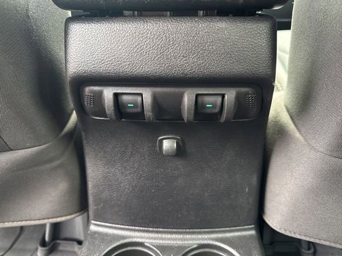 Used 2016 Jeep Wrangler Unlimited Rubicon w/ Connectivity Group image 41