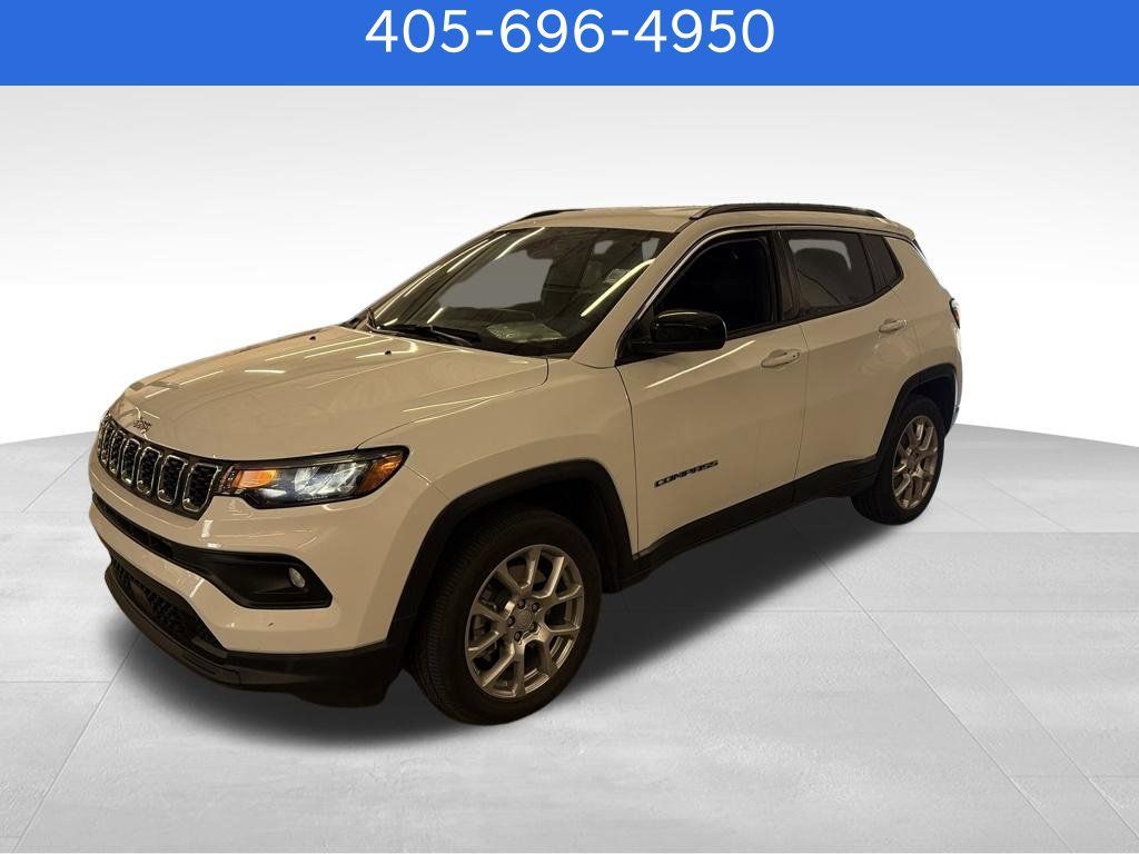 Used 2024 Jeep Compass Latitude AWD/4WD image 8