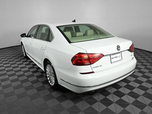 Used 2016 Volkswagen Passat 1.8T SE FWD image 4