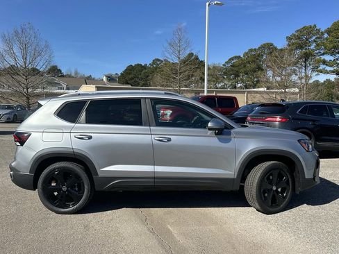 New 2026 Volkswagen Taos SEL image 4