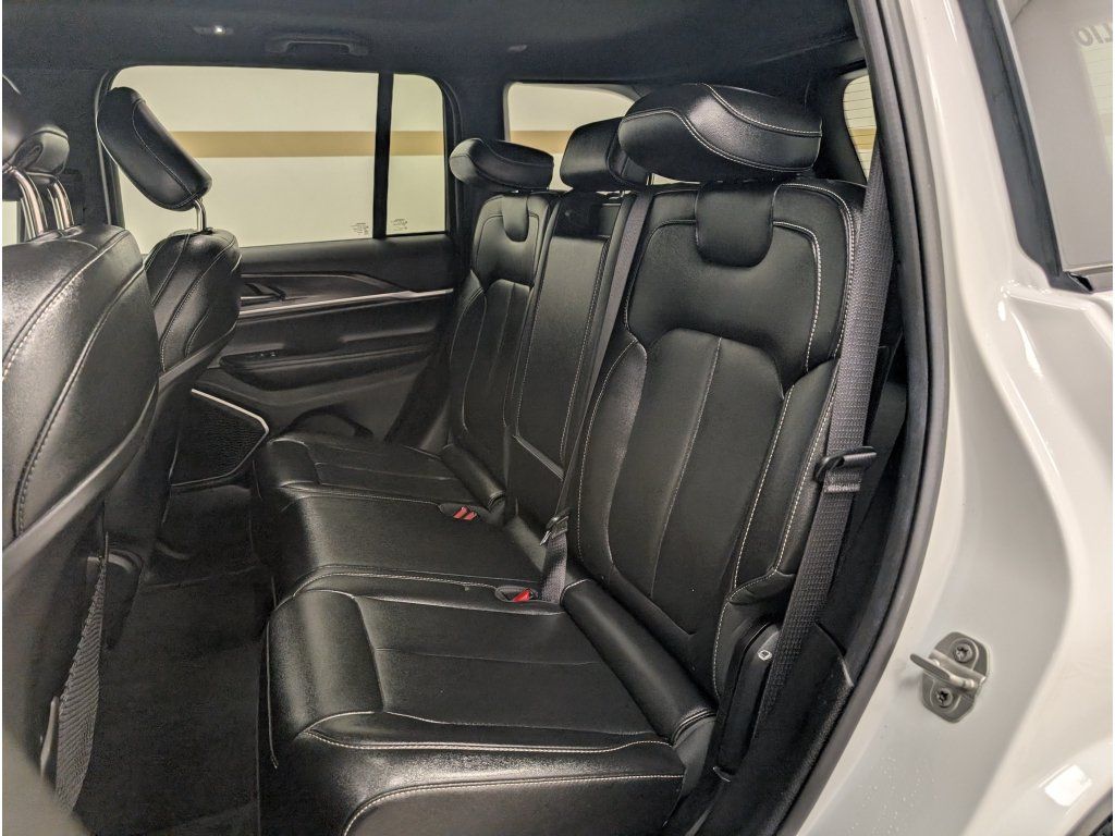 Used 2024 Jeep Grand Cherokee Limited 4xe AWD/4WD image 17