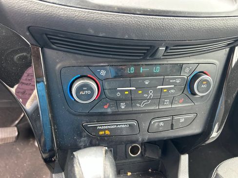 Used 2018 Ford Escape SE w/ SE Sport Appearance Package AWD/4WD image 17