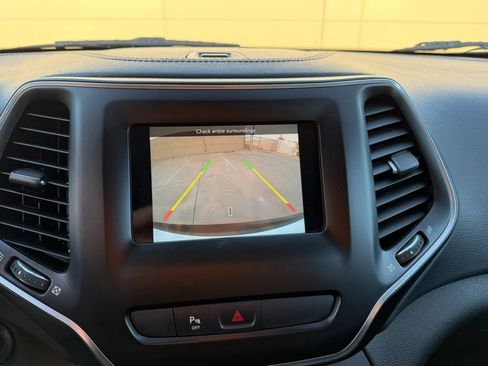 Used 2020 Jeep Cherokee Latitude Plus FWD image 23