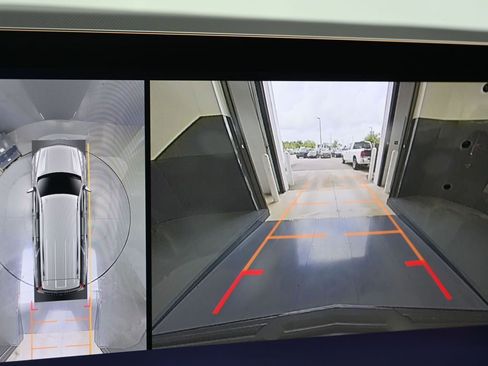 Certified 2025 Cadillac Escalade ESV Luxury image 11